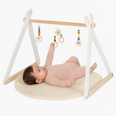 White wooden baby gym with natural wood bar and hanging rings – Montessori styl