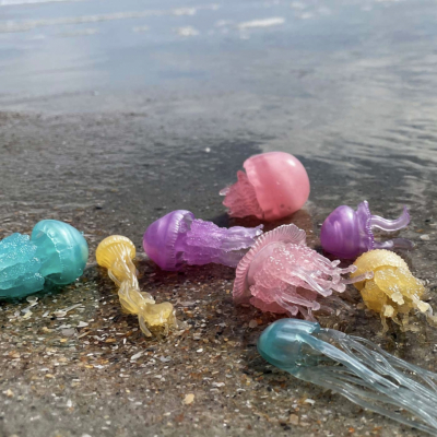 Safari Jellyfish TOOB set with 8 jellyfish figurines representing different marine species