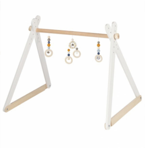 White wooden baby gym with natural wood bar and hanging rings – Montessori styl